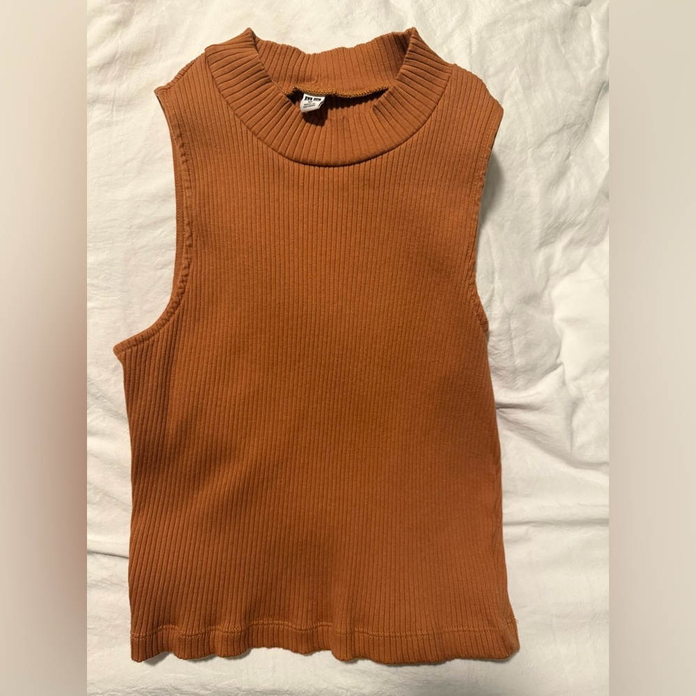 Uniqlo Rust Sleeveless Crop Top